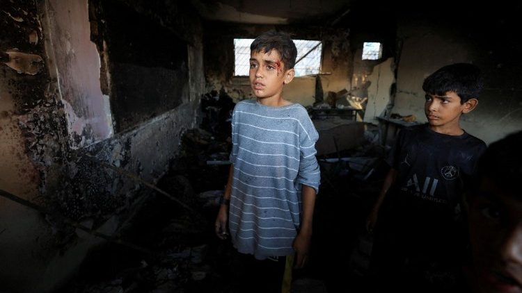 इस्राएली हमले के बाद गज़ा के बच्चे