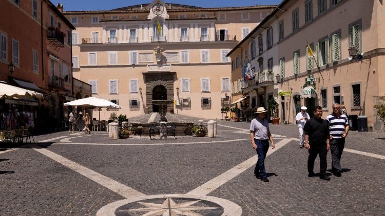 कास्तेल गोन्दोल्फो का प्रमुख चौक