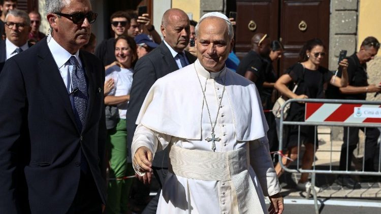 संत पापा लियो रविवार शाम को कास्टेल गंडोल्फो पहुंचे