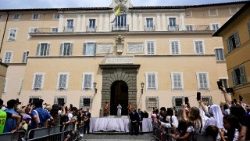 البابا لاوُن الرابع عشر في كلمته قبل صلاة التبشير الملائكي: على مثال يسوع نحن مدعوون إلى أن نحمل العزاء والرجاء 