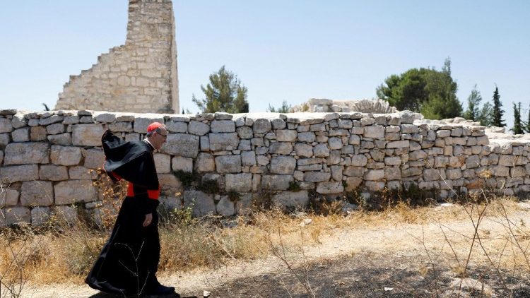 Episkopo ya lokumu Pizzaballa  na Taybeh mokolo ya liboso ya 14 ya sanza ya sambo