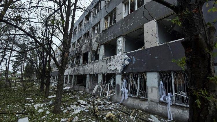 Local de um ataque de drone russo, em meio ao ataque da Rússia à Ucrânia, em Dnipro, Ucrânia, em 17 de julho de 2025. REUTERS/Mykola Synelnykov