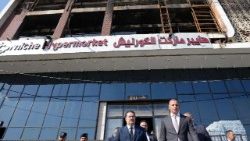 பாதிக்கப்பட்ட வணிகக் கட்டிடம் 