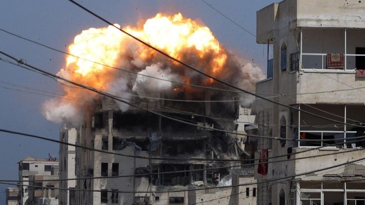 காசா நகர்மீது தாக்குதல் நடத்திய இஸ்ரேல் 