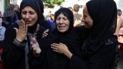 காசாவில் துயருறும் பெண்கள் 