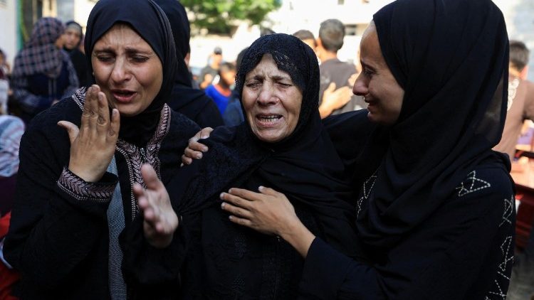 காசாவில் துயருறும் பெண்கள் 