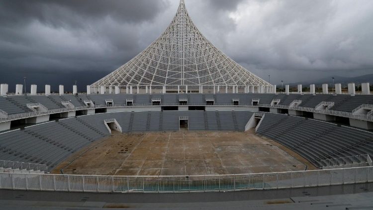 The sail of Tor Vergata was designed by Spanish architect Santiago Calatrava and construction began in 2005
