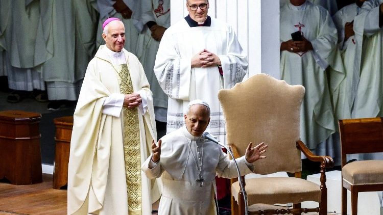 महाधर्माध्यक्ष रिनो फिसिकेला ने पवित्र मिस्सा समारोह की अध्यक्षता की