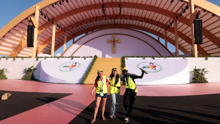 Tor Vergata - Roma - în așteptarea participanților la Jubileul tinerilor