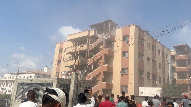 El Hospital Nasser atacado por las fuerzas israelíes en el sur de la Franja de Gaza