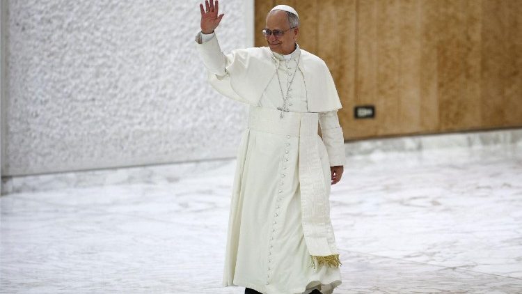 ርዕሰ ሊቃነ ጳጳሳት ሊዮ አሥራ አራተኛ በቫቲካን በሚገኘው በጳውሎስ 6ኛ ስድስተኛ አዳራሽ ሳምንታዊ የጠቃላላ የትምህርተ ክርስቶስ አስተምህሮ ባደረጉበት ወቅት 