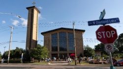 Nhà thờ giáo xứ Truyền Tin ở Minneapolis, nơi xảy ra vụ xả súng khiến 2 học sinh thiệt mạng