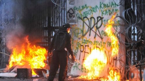 Indonesien: Erzbischof Nipa warnt vor weiterer Gewalt