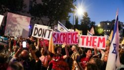 Proteste a Gerusalemme per il rilascio degli ostaggi e la fine della guerra (Reuters)