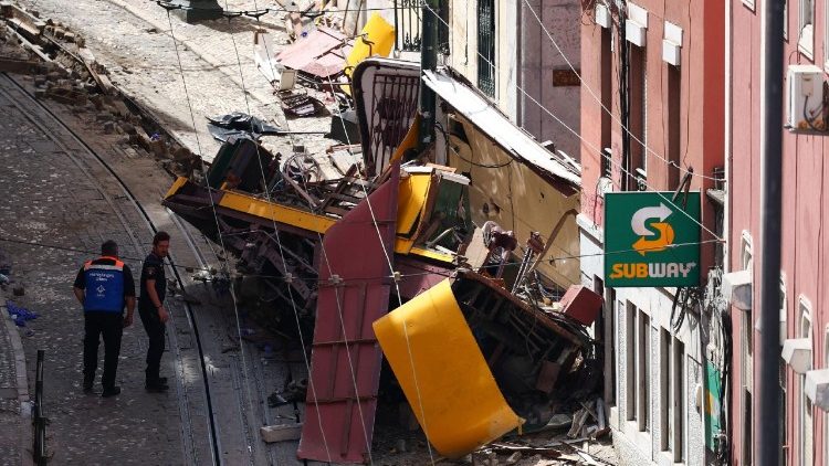 விபத்துக்குள்ளான தொங்கூர்தி 