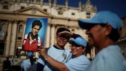 வத்திக்கான் வளாகத்தில் மக்கள் 