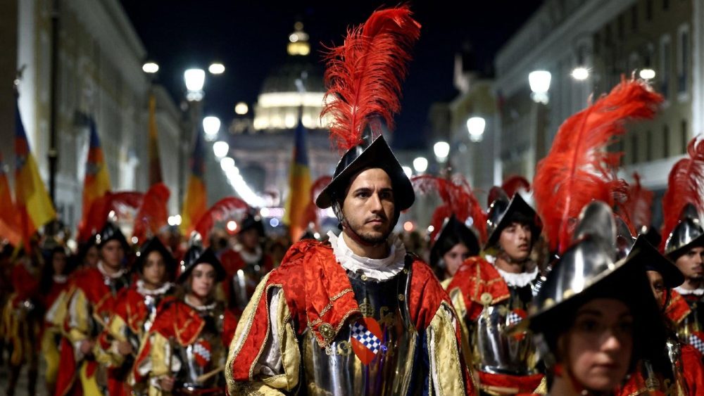Membri dei "Cavalieri Bolla Pontificia" in Via della Conciliazione