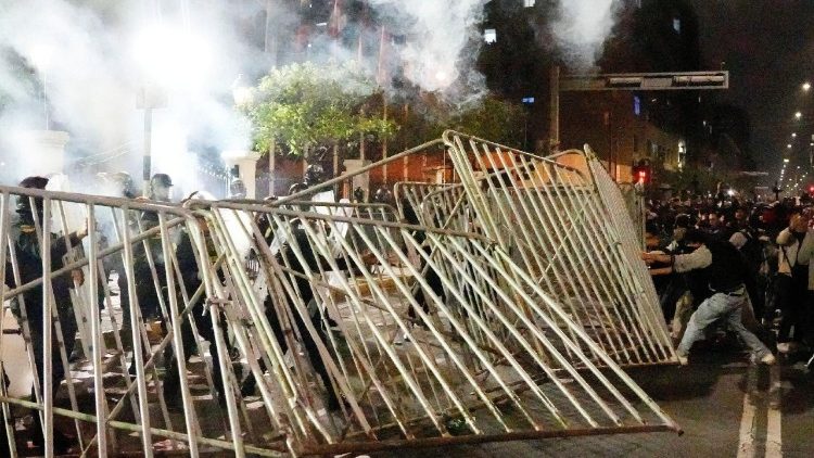 Bei einer entgleisenden Demonstration