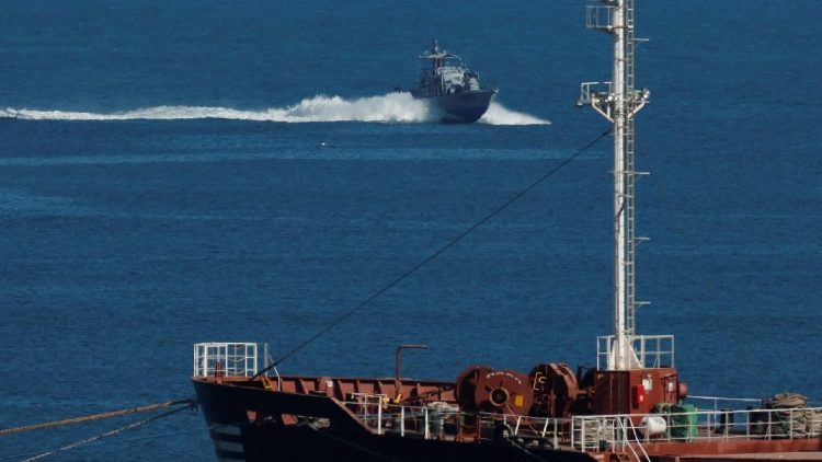 Una imbarcazione israeliana nel porto di Ashdod (Reuters)