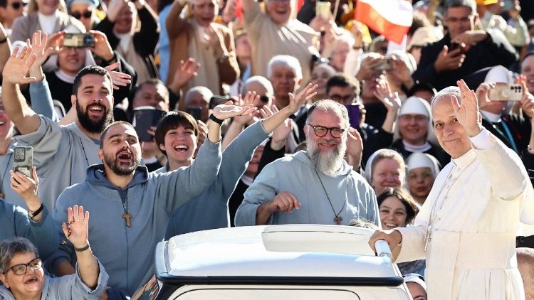 संत पापा लियो 14वें  आमदर्शन समारोह में