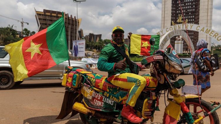Un momento della campagna elettorale in Camerun