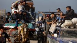 La marcia dei civili palestinesi verso nord dopo il cessate il fuoco nella Striscia di Gaza