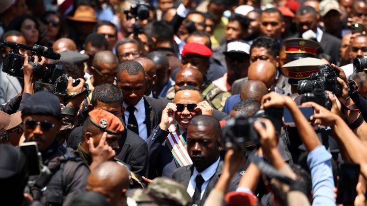 Madagaskars Militärherrscher Randrianirina wird als Präsident vereidigt