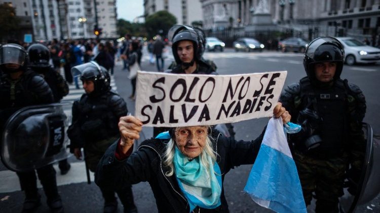 La protesta de una pensionada argentina