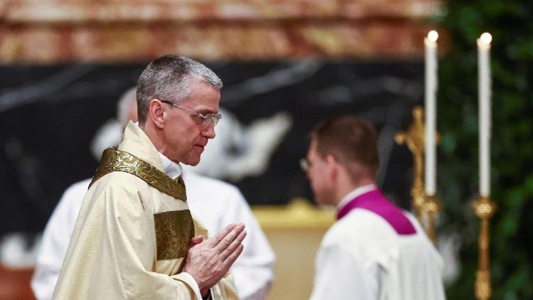  Ксёндз Міраслаў Вахоўскі падчас Імшы з абрадам біскупскага пасвячэння