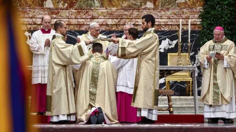 मोन्सिन्योर मिरोस्लाव स्तानिस्लाव वाचोव्स्की का धर्माध्यक्षीय अभिषेक