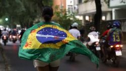 Il drammatico bilancio dell'operazione di polizia nella favela di Penha, a Rio de Janeiro