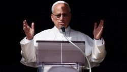 மூவேளை செபவுரை வழங்கும் த் திருத்தந்தை 