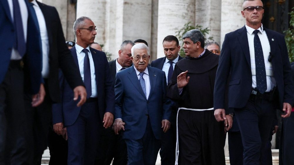 Mahmoud Abbas quittant la basilique Sainte-Marie-Majeure.