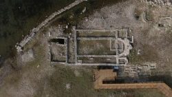Uma vista aérea feita por drone mostra os restos da Basílica Bizantina de São Neófito, na antiga Nicia, atual Iznik.