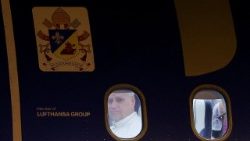 Leo XIV. im Papstflieger von Ankara nach Istanbul