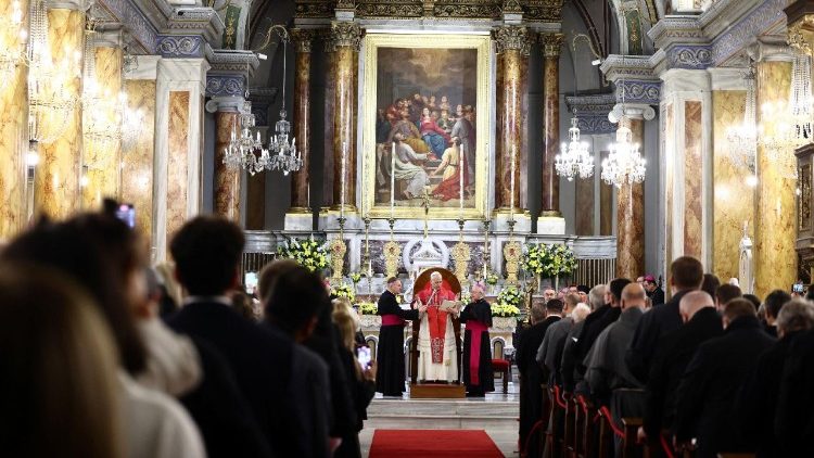 Leó pápa az isztambuli katolikus Szentlélek székesegyházban 