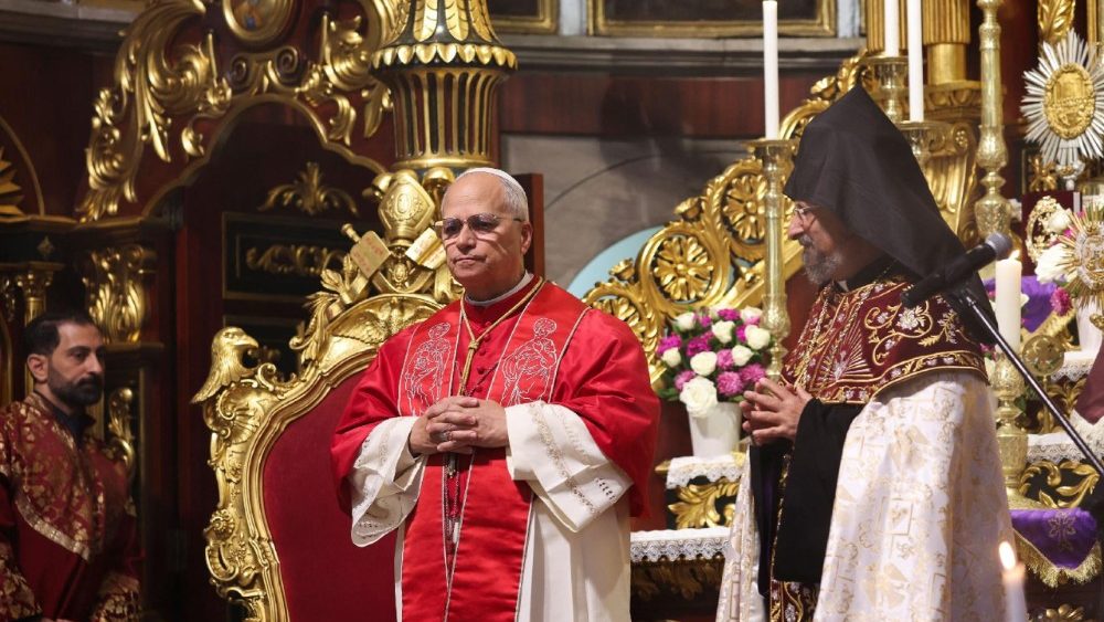 Papa Leon al XIV-lea și Patriarhul Bisericii Armene din Istanbul, Sahak al II-lea, la Catedrala Apostolică Armeană din Istanbul (duminică, 30 noiembrie 2025)