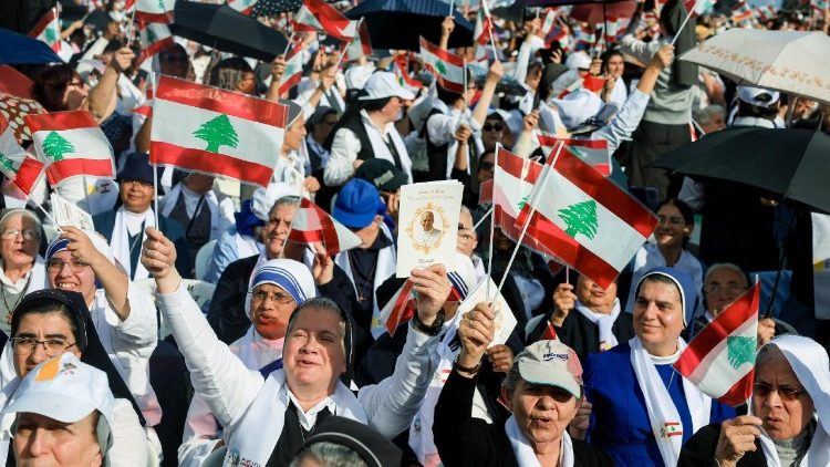 Вернікі падчас папскай Імшы ў Бейруце