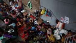 காலநிலை பேரழிவுகளால் பாதிக்கப்பட்ட மக்கள் 