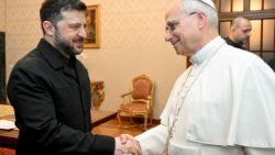 Papst Leo XIV. mit dem ukrainischen Präsidenten Wolodymyr Selenskyj