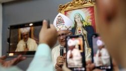 काराकस में मिस्सा के दौरान कार्डिनल पोरेस उपदेश देते हैं