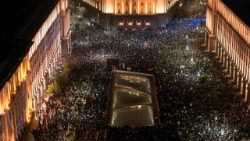 Folla oceanica a Sofia in Bulgaria per le proteste contro la corruzione