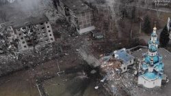 Uma imagem feita por drone mostra uma área residencial danificada por contínuos ataques militares russos, em meio ao ataque da Rússia à Ucrânia, na cidade de Kostiantynivka, região de Donetsk, Ucrânia, em 12 de dezembro de 2025. Сonsolidated Brigade 'Khyzhak' of the Ukrainian Patrol Police Department/Handout via REUTERS