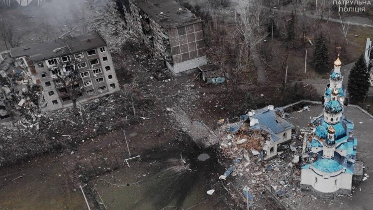 Uma imagem feita por drone mostra uma &aacute;rea residencial danificada por cont&iacute;nuos ataques militares russos, em meio ao ataque da R&uacute;ssia &agrave; Ucr&acirc;nia, na cidade de Kostiantynivka, regi&atilde;o de Donetsk, Ucr&acirc;nia, em 12 de dezembro de 2025. Сonsolidated Brigade 'Khyzhak' of the Ukrainian Patrol Police Department/Handout via REUTERS