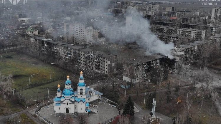  Uma imagem feita por drone mostra uma &aacute;rea residencial danificada por cont&iacute;nuos ataques militares russos, em meio ao ataque da R&uacute;ssia &agrave; Ucr&acirc;nia, na cidade de Kostiantynivka, regi&atilde;o de Donetsk, Ucr&acirc;nia, em 12 de dezembro de 2025. Сonsolidated Brigade 'Khyzhak' of the Ukrainian Patrol Police Department/Handout via REUTERS