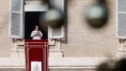 البابا لاوُن الرابع عشر يتلو صلاة التبشير الملائكي 