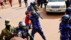 Uganda, violenze in vista delle elezioni presidenziali