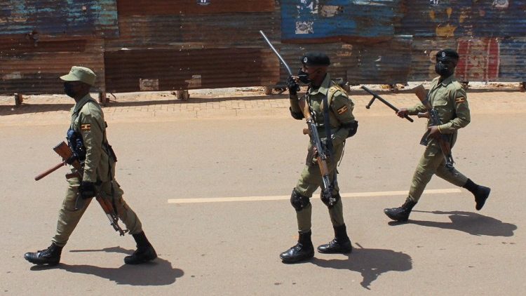 Ugandan: Basoda na tango ya liyangani moko ya mopelengano ya Uganda na Kampal, Mboka-Mokonzi ya mboka.