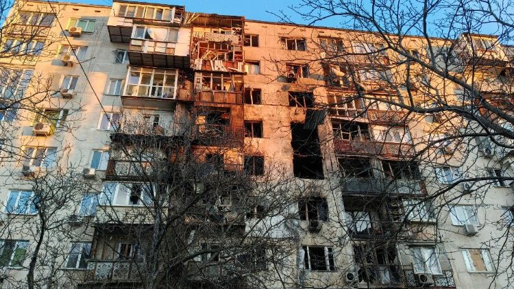 Pr&eacute;dio residencial atingido por um ataque de drone russo, em meio ao ataque da R&uacute;ssia &agrave; Ucr&acirc;nia, em Odessa, Ucr&acirc;nia, 31 de dezembro de 2025. REUTERS/Iryna Nazarchuk