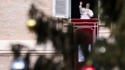 البابا يتلو صلاة التبشير الملائكي 